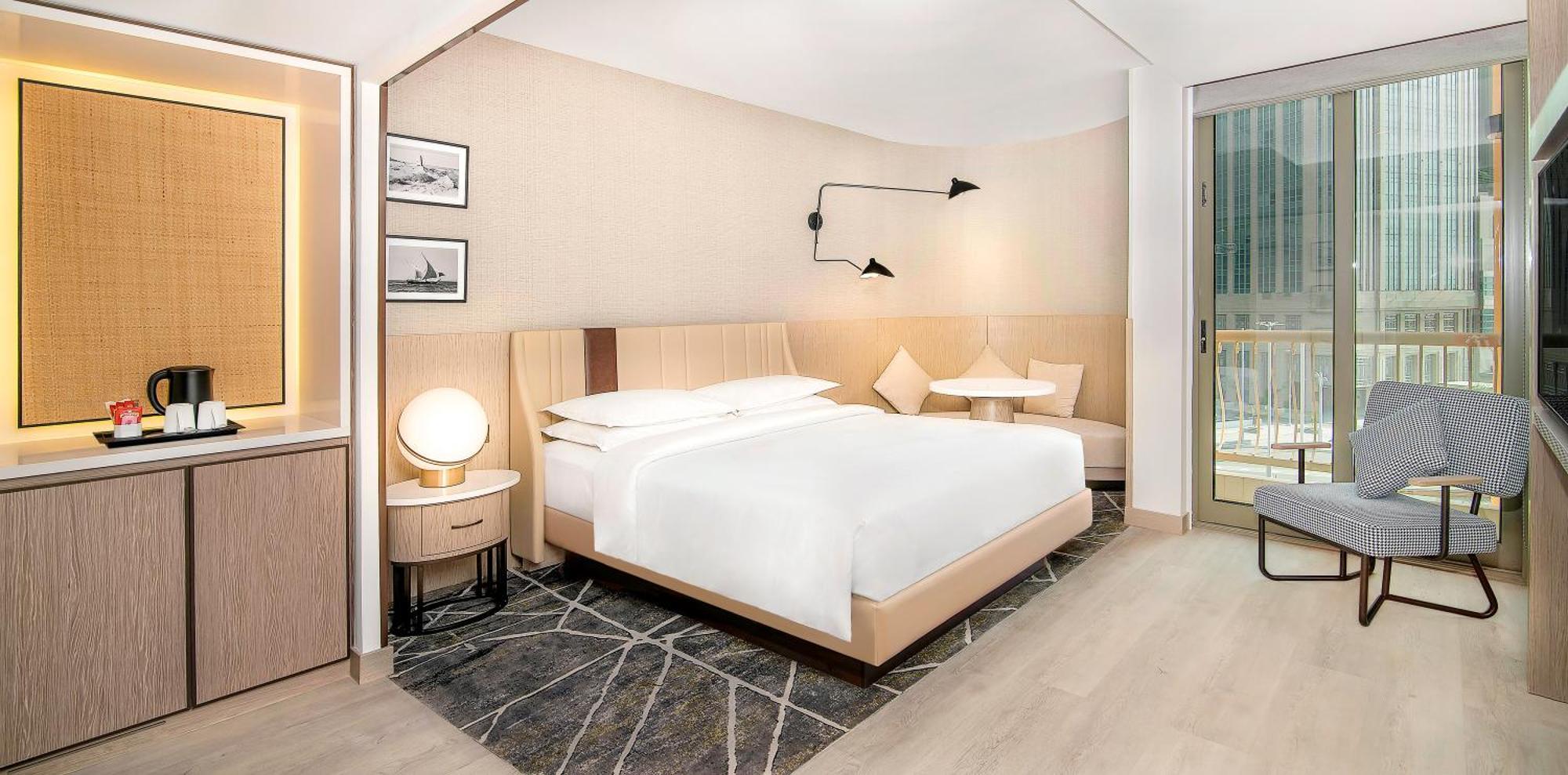 Sheraton & 5* Abu Dhabi